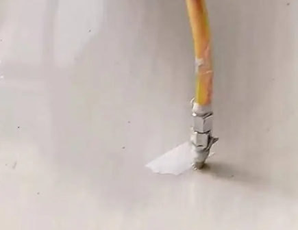 奎文瓷砖空鼓维修公司专业解答在瓷砖铺贴过程中，如果使用的砂料过粗（如全部使用了粗砂），可能会导致以下问题